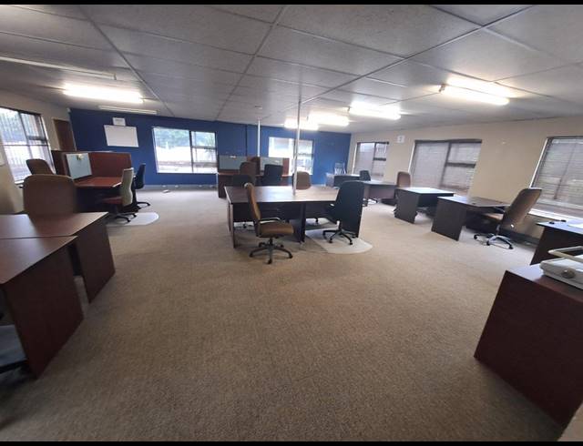 180M² OFFICE TO LET IN THREE RIVERS PROPER